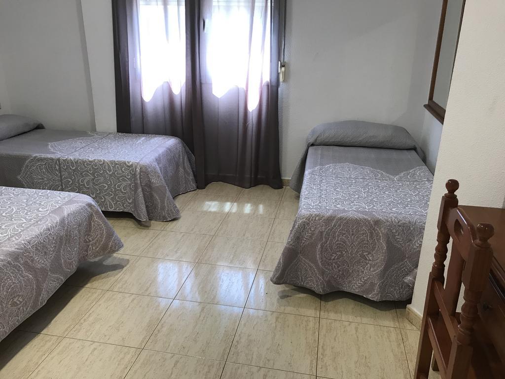 Hostal 82 Olias del Rey Room photo