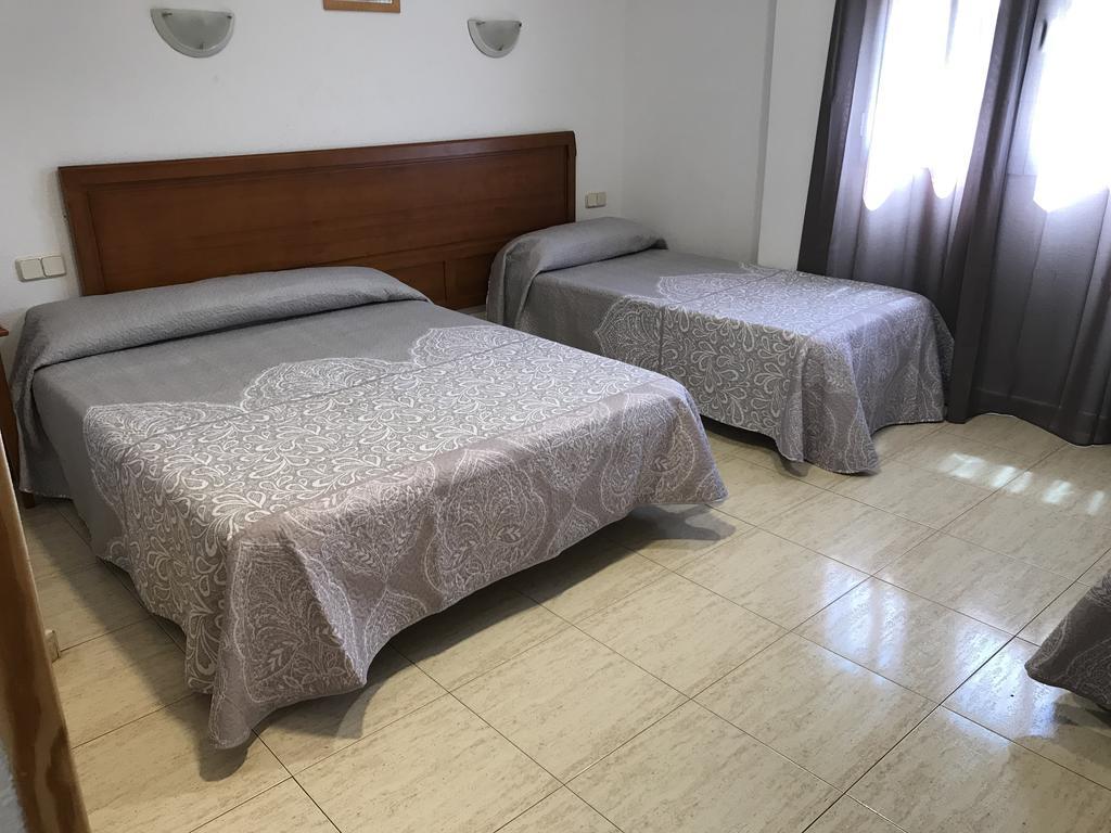Hostal 82 Olias del Rey Room photo