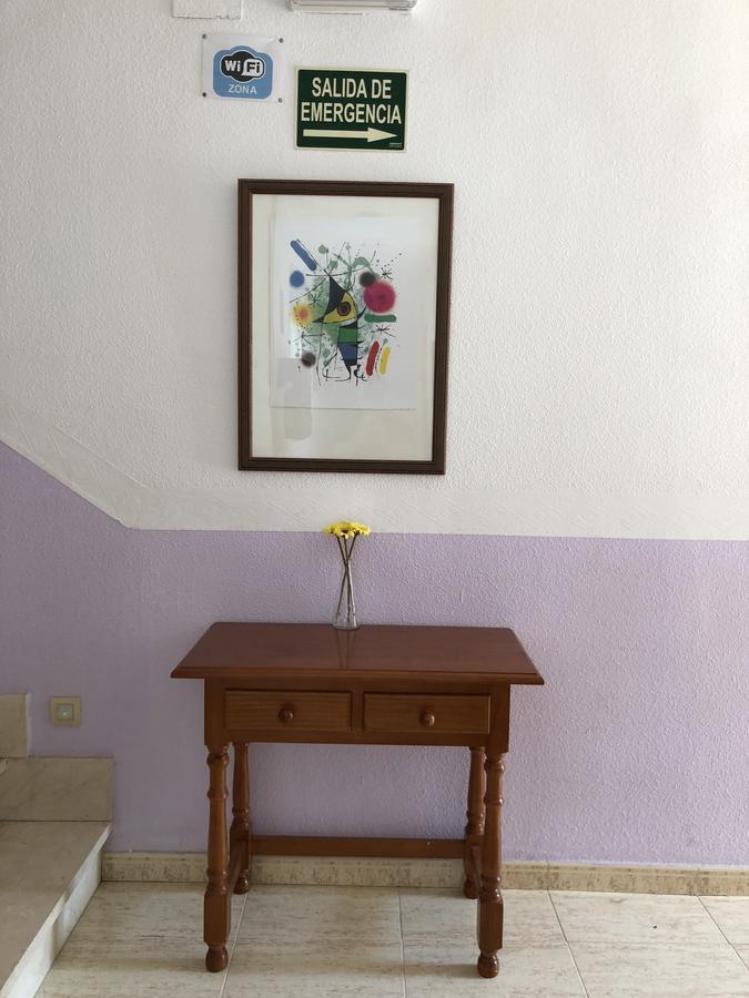Hostal 82 Olias del Rey Exterior photo