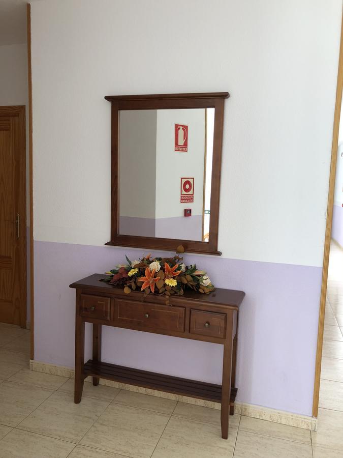 Hostal 82 Olias del Rey Exterior photo