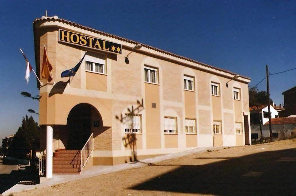 Hostal 82 Olias del Rey Exterior photo